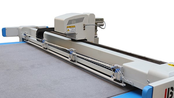 全自動(dòng)不干膠切割機(jī)