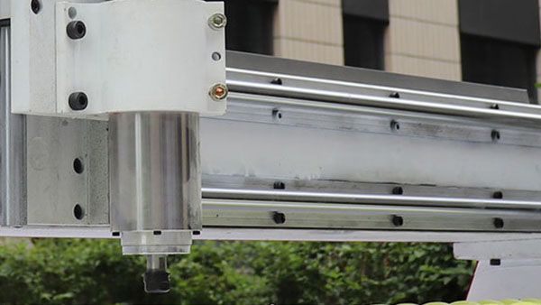 旋轉(zhuǎn)刀切割機使用注意事項