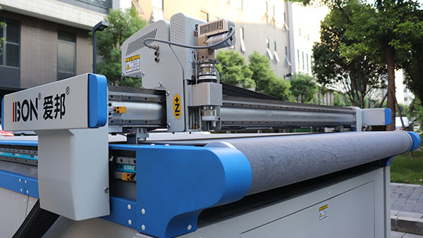 服裝毛領自動切割機