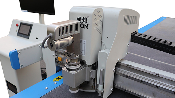 毛領(lǐng)切割機